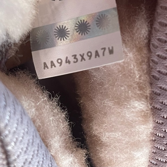 UGG Putty Hiker Waterproof 1112367
Size 8 in men or size 9.5 in women - Picture 13 of 13